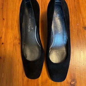 STUART WEITZMAN BLACK SUEDE PUMPS SIZE 7.